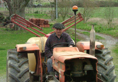 maumus on tractor