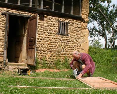 jeroen building the chicken coop